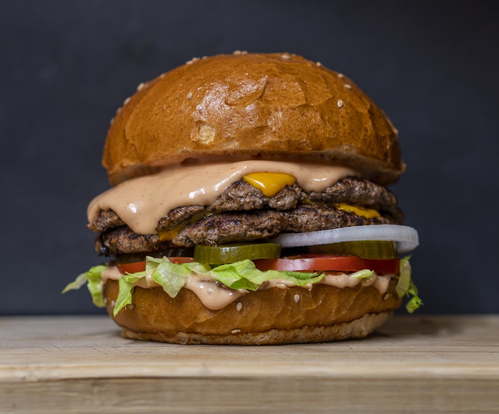 美味しそうなハンバーガーのイメージ